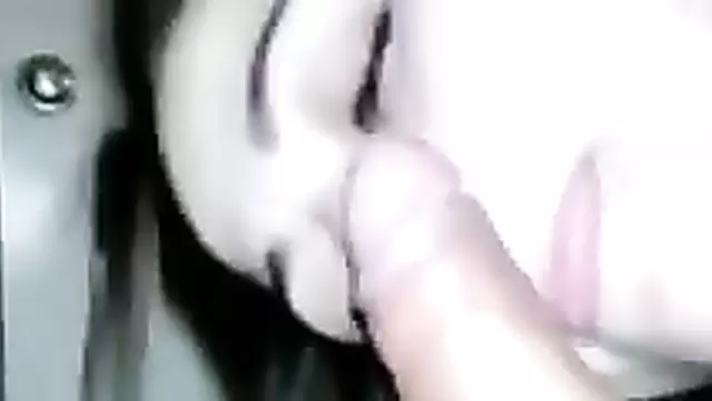 Sexy Uzbek woman gives a nice blowjob