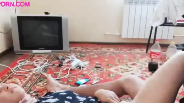 A Uzbek woman in clothes cheats on her husband with her neighbor